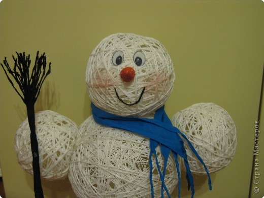  Мастер-класс Моделирование: Снеговик из ниток.  Готовимся к Новому году Бумага гофрированная, Нитки, Шарики воздушные Новый год. Фото 1