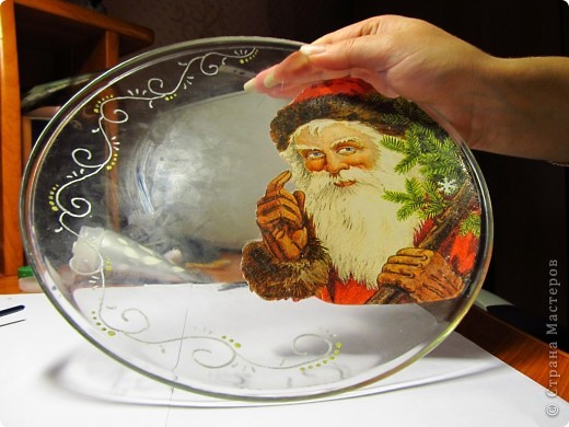 Мастер-класс Декупаж, Роспись: Пробный мастер-класс "Тарелка с Сантой" :)) Стекло Новый год. Фото 9