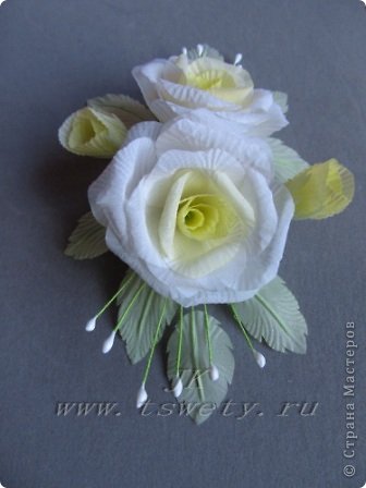 Мастер-класс цветы из ткани.<br />
Белая роза без специальных инструментов. Гофрированная.. Фото 35