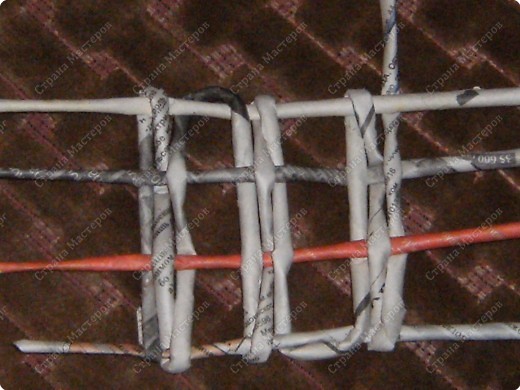 Плетение: Гитара-кашпо из газет. МК.. Фото 19