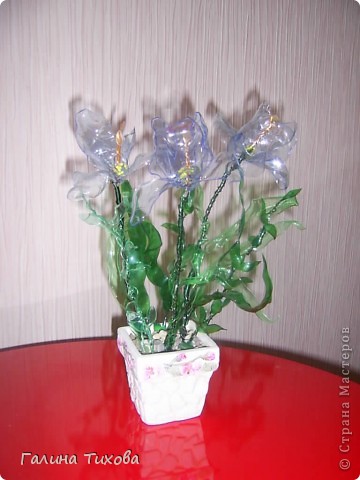 Ветка дуба из пластиковых бутылок, ваза из газетных трубочек.. Фото 2