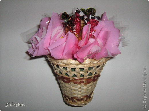 baskets for gifts: making candy basket for holiday
