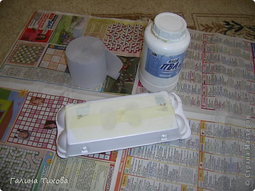 Вот такую шкатулку для бисера можно сделать, имея под рукой пенопластовый контейнер из-под яиц, туалетную бумагу, клей ПВА, фигурные макароны и горох.. Фото 3