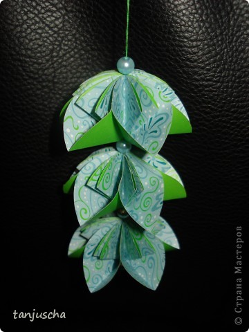 Поделка, изделие,  Оригами из кругов, : Украшение из цветочков  Бумага День матери, День рождения, . Фото 3