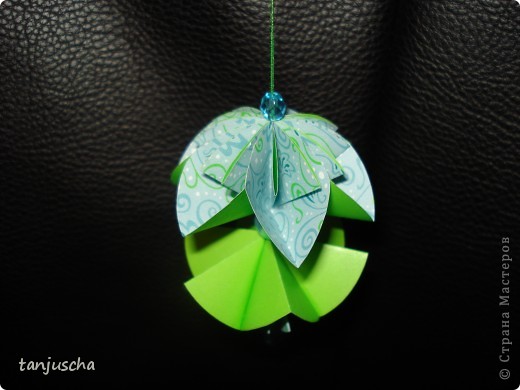 Поделка, изделие,  Оригами из кругов, : Украшение из цветочков  Бумага День матери, День рождения, . Фото 5