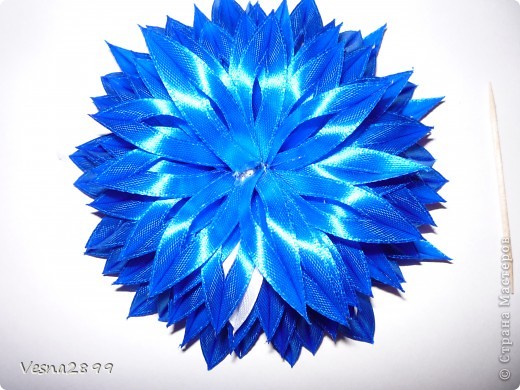  Мастер-класс Цумами Канзаши: МК цветочка из узкой ленты Ленты. Фото 1