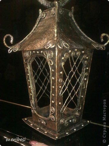 Поделка, изделие Аппликация из скрученных жгутиков, Моделирование, Папье-маше: Новогодний фонарь Гуашь, Картон гофрированный, Клей, Краска, Салфетки, Скорлупа яичная, Скотч Новый год. Фото 13