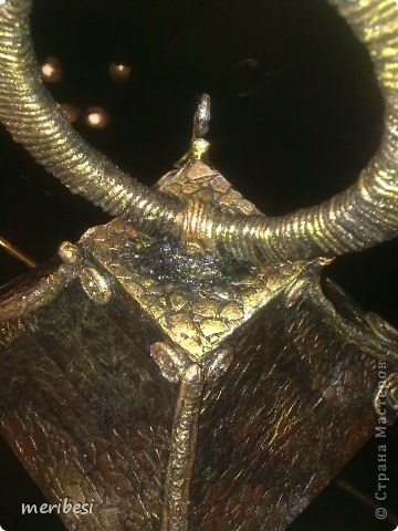 Поделка, изделие Аппликация из скрученных жгутиков, Моделирование, Папье-маше: Новогодний фонарь Гуашь, Картон гофрированный, Клей, Краска, Салфетки, Скорлупа яичная, Скотч Новый год. Фото 12