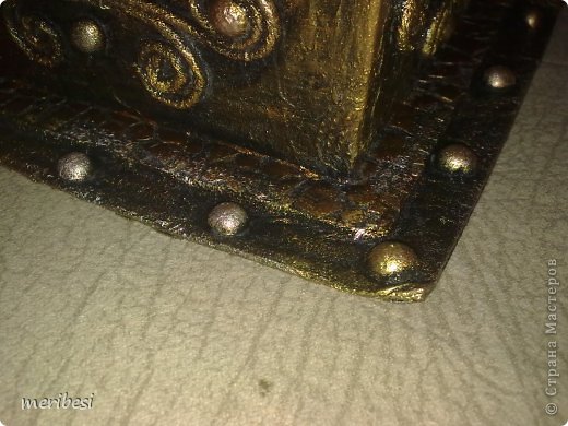 Поделка, изделие Аппликация из скрученных жгутиков, Моделирование, Папье-маше: Новогодний фонарь Гуашь, Картон гофрированный, Клей, Краска, Салфетки, Скорлупа яичная, Скотч Новый год. Фото 9