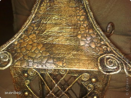 Поделка, изделие Аппликация из скрученных жгутиков, Моделирование, Папье-маше: Новогодний фонарь Гуашь, Картон гофрированный, Клей, Краска, Салфетки, Скорлупа яичная, Скотч Новый год. Фото 8