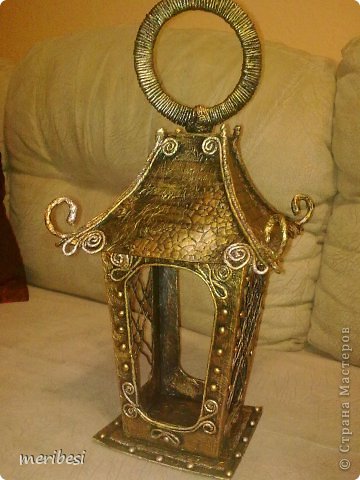 Поделка, изделие Аппликация из скрученных жгутиков, Моделирование, Папье-маше: Новогодний фонарь Гуашь, Картон гофрированный, Клей, Краска, Салфетки, Скорлупа яичная, Скотч Новый год. Фото 2