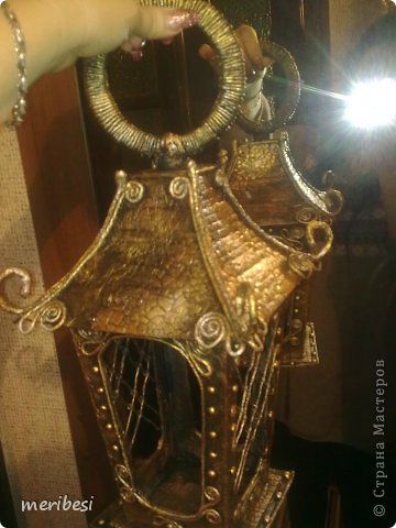 Поделка, изделие Аппликация из скрученных жгутиков, Моделирование, Папье-маше: Новогодний фонарь Гуашь, Картон гофрированный, Клей, Краска, Салфетки, Скорлупа яичная, Скотч Новый год. Фото 16