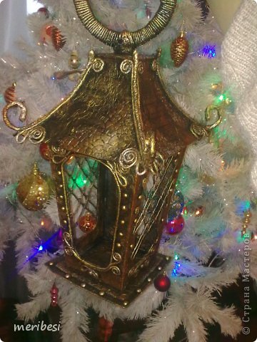 Поделка, изделие Аппликация из скрученных жгутиков, Моделирование, Папье-маше: Новогодний фонарь Гуашь, Картон гофрированный, Клей, Краска, Салфетки, Скорлупа яичная, Скотч Новый год. Фото 19