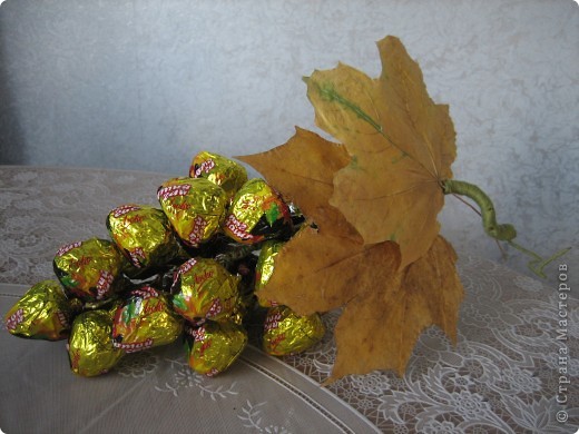 Букеты из листьев и конфет