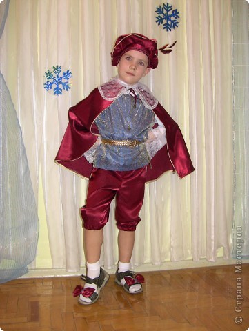 Новогодний костюм принца для мальчика фото