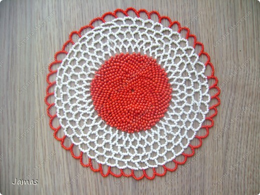 Плетение - Простые салфетки из бисера.