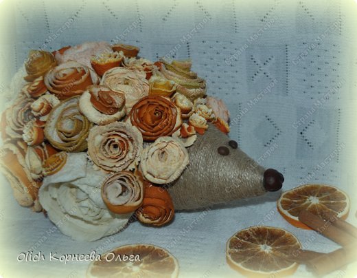 Мастер-класс Поделка изделие Моделирование конструирование Ежик в апельсиновых розах Бумага газетная Клей Кофе Материал природный Продукты пищевые Шпагат фото 3