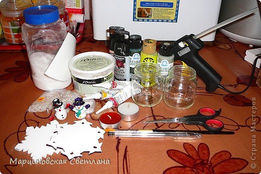Мастер-класс Новый год Моделирование конструирование Роспись Снежные подсвечники МК Банки стеклянные Бусины Воск парафин Дерево Клей Краска фото 2
