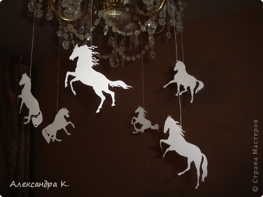 Поделка изделие Новый год Вырезание Бумажные лошадки Бумага Нитки фото 1