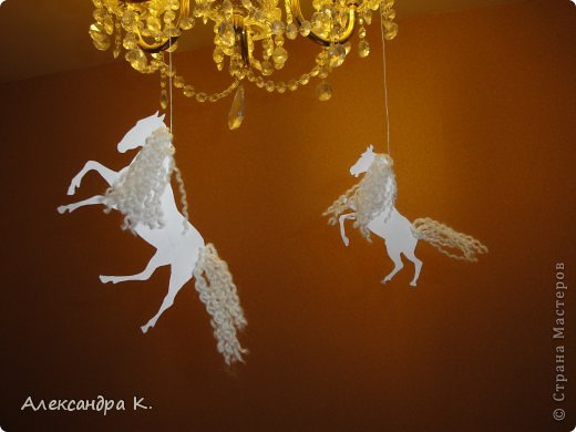 Поделка изделие Новый год Вырезание Бумажные лошадки Бумага Нитки фото 2