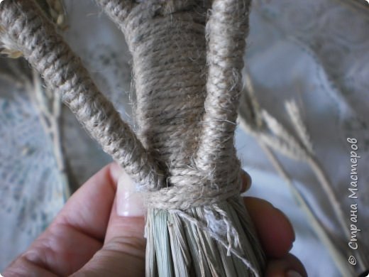 Мастер-класс Оберег Плетение Дидух из колосков пшеницы Материал природный Шпагат фото 13
