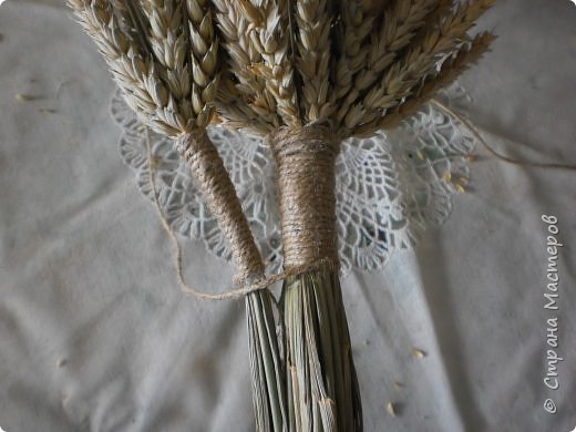Мастер-класс Оберег Плетение Дидух из колосков пшеницы Материал природный Шпагат фото 9