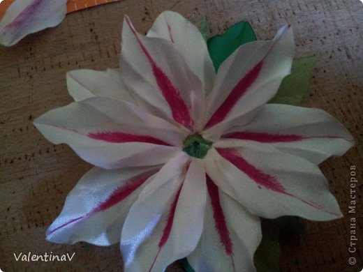 Мастер-класс Украшение Цумами Канзаши Лилия МК с окраской Ленты фото 10