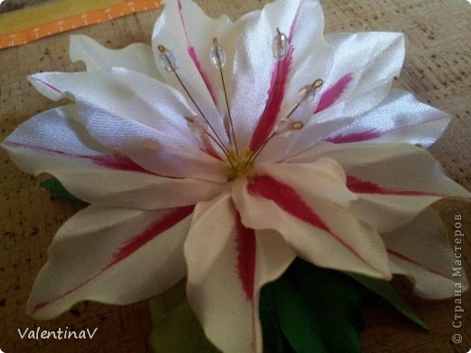 Мастер-класс Украшение Цумами Канзаши Лилия МК с окраской Ленты фото 13