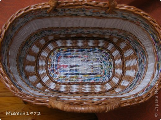 Поделка изделие Плетение Корзина для овощей Трубочки бумажные фото 4