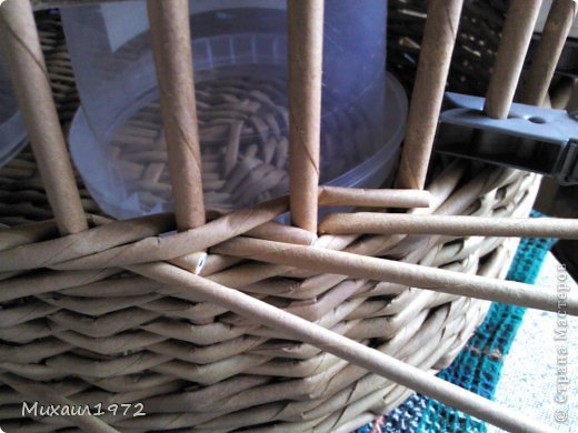 Поделка изделие Плетение Плетёный поднос Трубочки бумажные фото 11