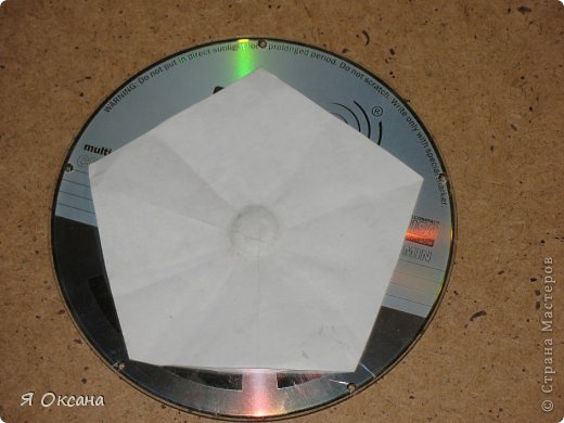 Мастер-класс Поделка изделие Новый год Моделирование конструирование Шары и светильник из CD-дисков МК Диски компьютерные фото 4