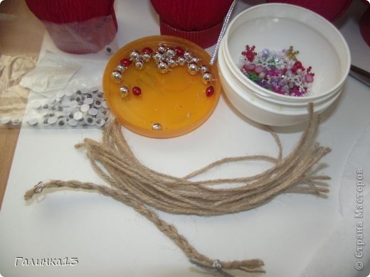 Мастер-класс Свит-дизайн Новый год Моделирование конструирование Дед Мороз и Снегурочка Бумага гофрированная фото 13