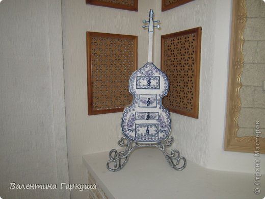 Поделка изделие Картонаж Комодик контрабас Картон гофрированный Проволока Салфетки Фарфор холодный фото 1