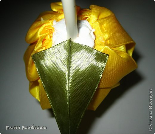 Мастер-класс Поделка изделие Цумами Канзаши Желтая роза подробный МК  Ленты Проволока фото 16