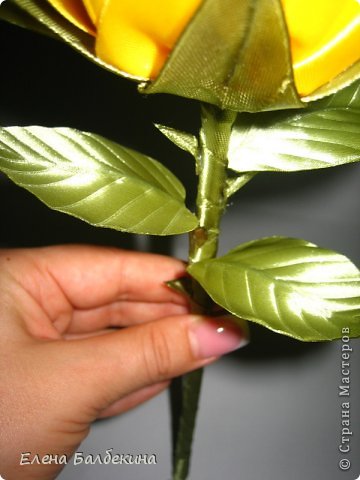 Мастер-класс Поделка изделие Цумами Канзаши Желтая роза подробный МК  Ленты Проволока фото 26