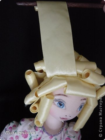 Куклы Мастер-класс Моделирование конструирование Волосы из атласной ленты Ленты фото 15