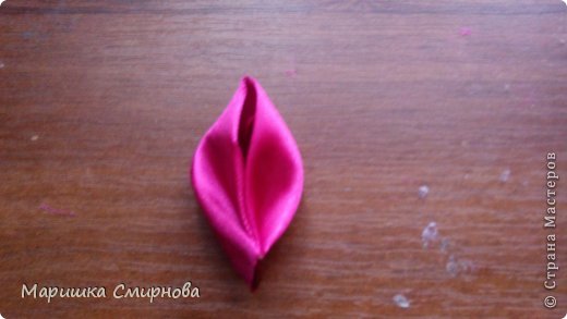 Мастер-класс Цумами Канзаши МК нового лепестка и вариант его применения Бусины Ленты Нитки Фетр фото 8