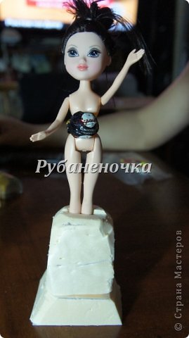 Мастер-класс Свит-дизайн День рождения Моделирование конструирование Беременная кукла из конфет букет + МК Бумага гофрированная Клей Пайетки Продукты пищевые Ткань фото 4