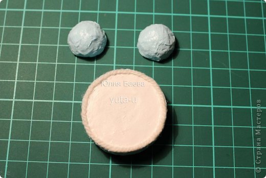 Красим акриловой краской звоночки и сам будильник. (фото 9)