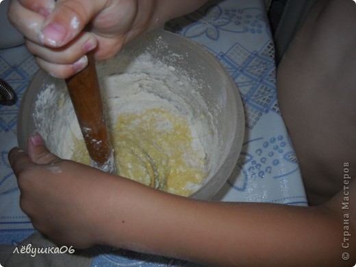 раньше я пекла вафельки на простой вафельнице(которую брала у соседки), и моему счастью не было предела, когда родители мне подарили электровафельницу( лет мне тогда было13-14..), а теперь вафельки любит мой сынишка) фото 8