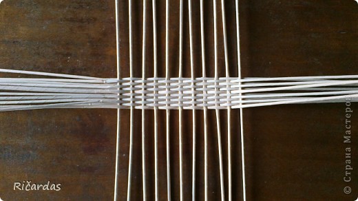 конечно, способов плетения овального дна есть немало, но я начинаю вот так. (фото 2)