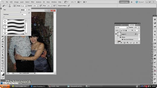 Можно оставить и так. Но мне нужно выделить лица. Посему беру ластик Eraser Tool (нажимаю