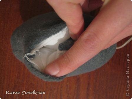 Вот и готова последняя игрушка,которую попросили сделать в садике перед новогодними утренниками.Встречайте волка.Фото будет много,так что будьте готовы.Далее выложен немного неполный МК по шитью этих игрушек,начало процесса не сфотографировано.Фото 11