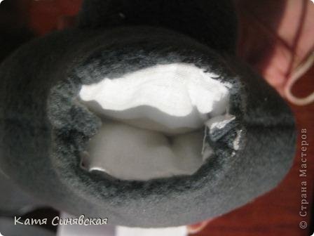 Вот и готова последняя игрушка,которую попросили сделать в саду перед новогодними утренниками.Встречайте волка.Фото будет много,так что будьте готовы.Далее выложен немного неполный МК по шитью этих игрушек,начало процесса не сфотографировано.Фото 18