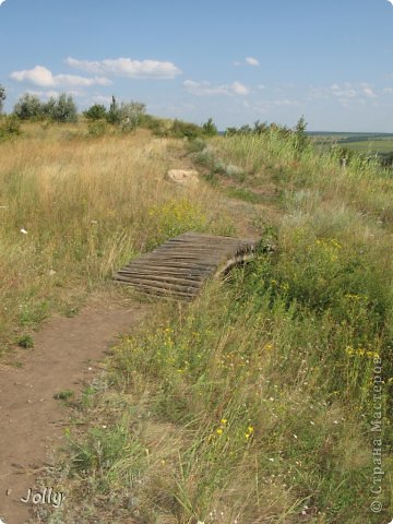 Мостик через протоку. Весной под ним бежит ручей. (фото 9)