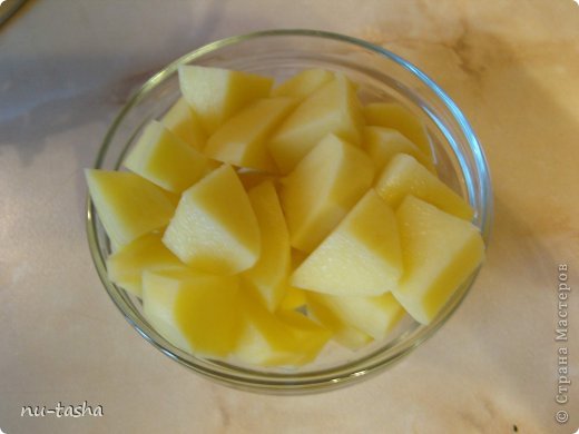 Чистим 3 средних картофелины, режем. (фото 7)