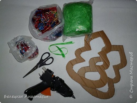 Поделка изделие Новый год Моделирование конструирование Ёлка-подвеска небольшой МК Бусины Картон гофрированный фото 2