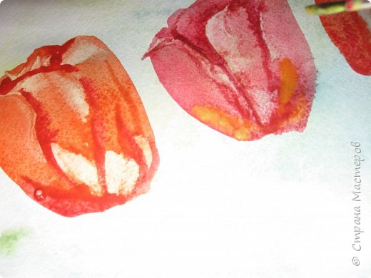 Скоро 8 марта, предлагаю нарисовать тюльпаны в двух вариантах. Я обещала детям, что будет что-нибудь необычное в технике рисования, пришлось выполнять обещание. фото 44