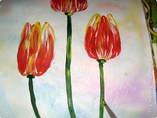 Скоро 8 марта, предлагаю нарисовать тюльпаны в двух вариантах. Я обещала детям, что будет что-нибудь необычное в технике рисования, пришлось выполнять обещание. фото 18