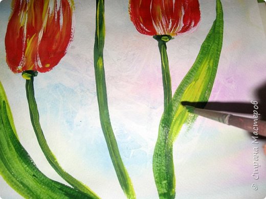 Скоро 8 марта, предлагаю нарисовать тюльпаны в двух вариантах. Я обещала детям, что будет что-нибудь необычное в технике рисования, пришлось выполнять обещание. фото 19